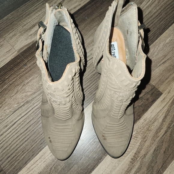 Not Rated - Nara Cutout Western Inspired Booties - Taupe Size 6.5 EUC - Picture 2 of 7